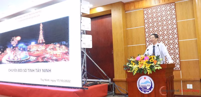 Về phát triển kinh tế số và xã hội số, đại diện Cục Chuyển đổi số quốc gia đề nghị Tây Ninh đưa hoạt động của người dân, doanh nghiệp lên môi trường số bằng các nền tảng số Việt Nam. (Ảnh: M.Hải)