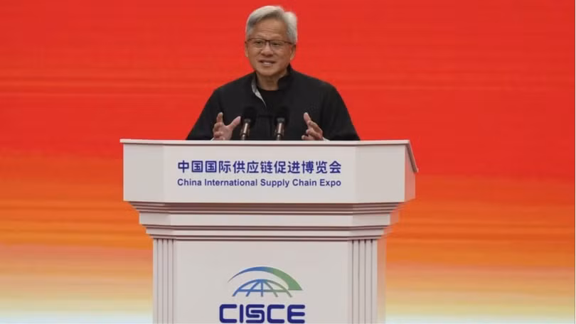 Jensen Huang, CEO của Nvidia, trong lễ khai mạc Triển lãm chuỗi cung ứng quốc tế Trung Quốc lần thứ ba tại Bắc Kinh vào ngày 16 7. Ảnh: SCMP.