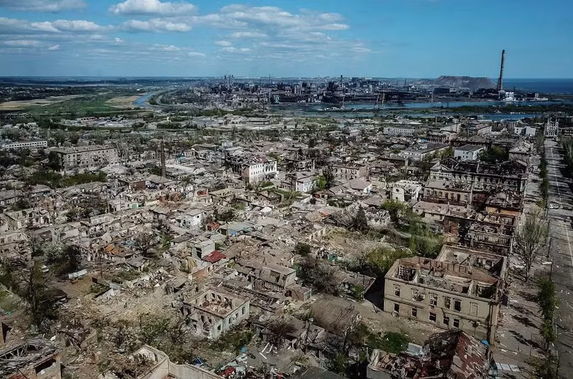 Nhà máy thép Azovstal bị tàn phá nặng nề. Nhà máy thép Azovstal bị tàn phá nặng nề.