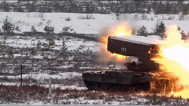 Pháo phản lực nhiệt áp TOS-1A nã đạn vào Mariupol. Pháo phản lực nhiệt áp TOS-1A nã đạn vào Mariupol.