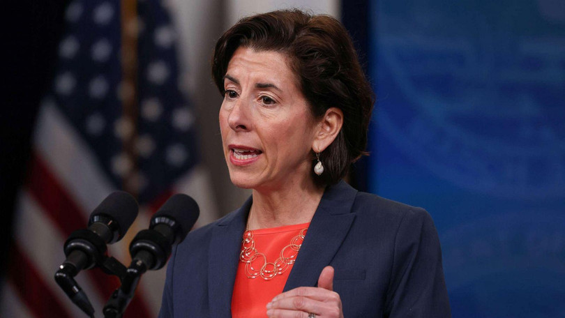 Bộ trưởng Thương mại Mỹ Gina Raimondo: mỗi quả tên lửa Javelin cần tới 250 con chip. Bộ trưởng Thương mại Mỹ Gina Raimondo: mỗi quả tên lửa Javelin cần tới 250 con chip.