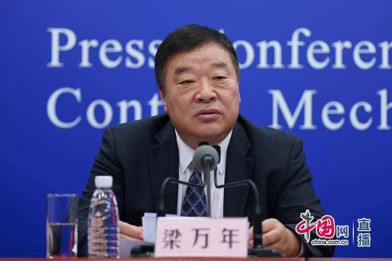 Ông Lương Vạn Niên, Tổ trưởng nhóm chuyên gia của Tổ lãnh đạo về Ứng phó và Xử lý dịch bệnh của Ủy ban Sức khỏe &amp; Y tế Quốc gia Trung Quốc chủ trương tiếp tục Chính sách "Zero Covid".