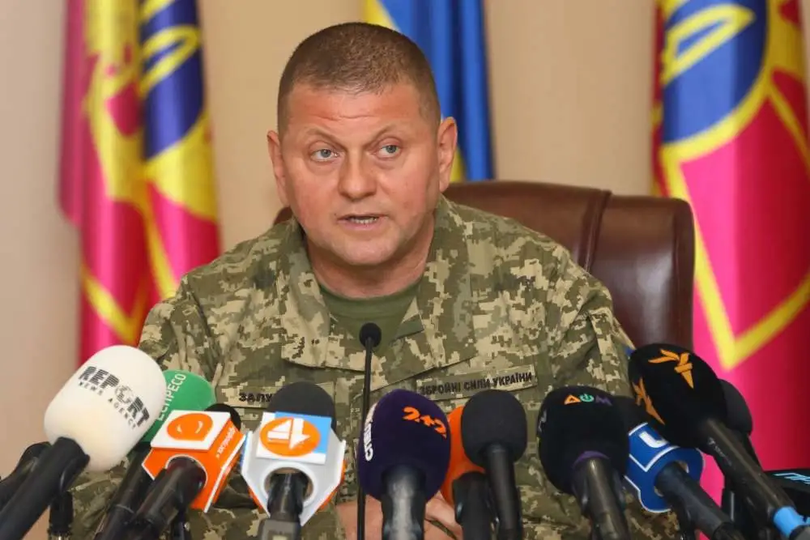 Tổng tư lệnh Quân đội Ukraine Zaluzhne kêu gọi các đối tác phương Tây đẩy nhanh chuyển giao vũ khí để tránh thương vong không đáng có cho quân đội Ukraine. Tổng tư lệnh Quân đội Ukraine Zaluzhne kêu gọi các đối tác phương Tây đẩy nhanh chuyển giao vũ khí để tránh thương vong không đáng có cho quân đội Ukraine.