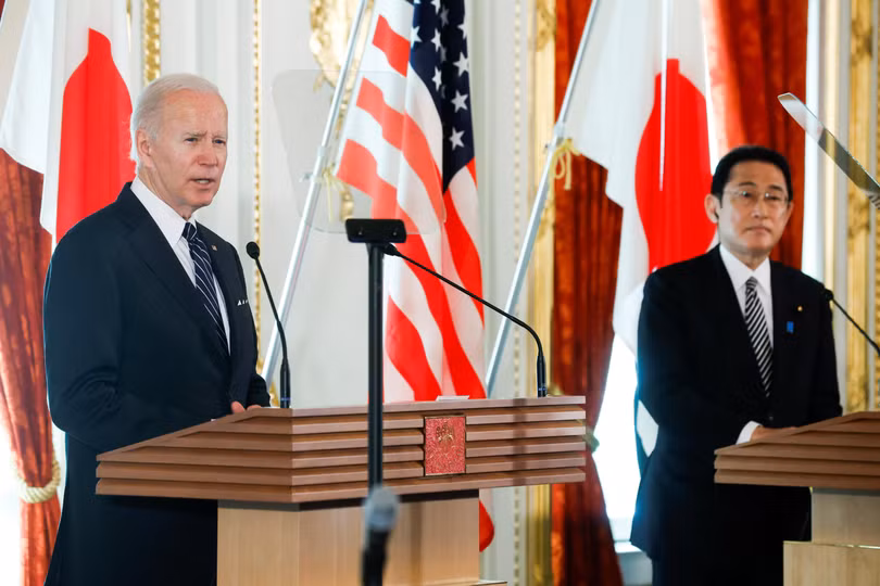 Tổng thống Mỹ Biden tuyên bố tại cuộc họp báo chung với Thủ tướng Nhật Fumio Kishida: “Nếu Bắc Kinh xâm phạm Đài Loan, Mỹ sẵn sàng sử dụng vũ lực để bảo vệ Đài Loan” (Ảnh: Thepaper).