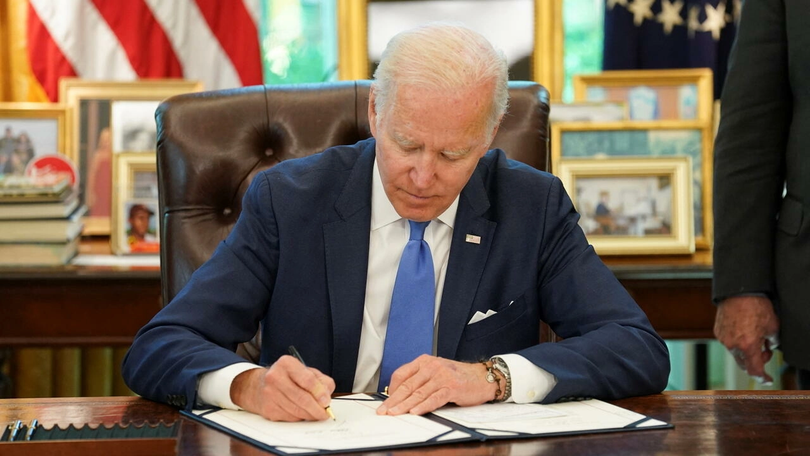 Ngày 21/5, Tổng thống Mỹ Biden đã kí dự án viện trợ 30 tỉ USD cho Ukraine. Ngày 21/5, Tổng thống Mỹ Biden đã kí dự án viện trợ 30 tỉ USD cho Ukraine.