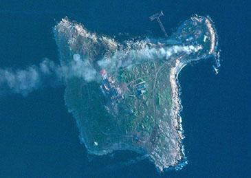 Đám cháy trên Đảo Rắn do quân Ukraine oanh kích. Đám cháy trên Đảo Rắn do quân Ukraine oanh kích.