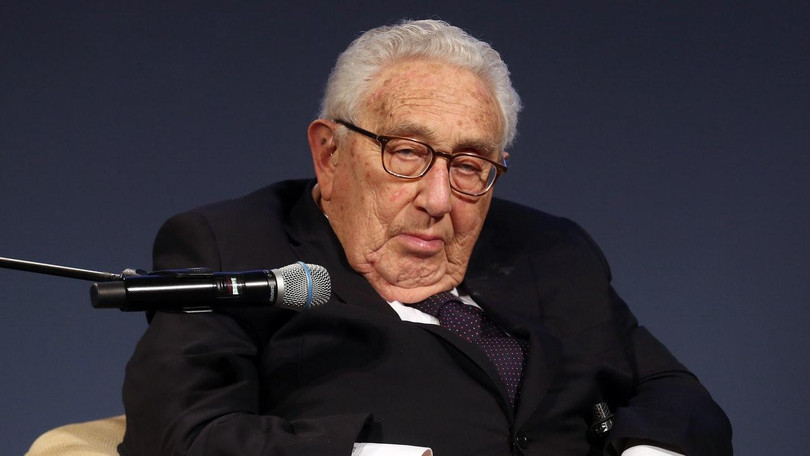 Cựu Ngoại trưởng Mỹ Henry Kissinger kêu gọi chính quyền Kiev có những nhượng bộ phù hợp với Nga để đổi lấy một thỏa thuận hòa bình. Cựu Ngoại trưởng Mỹ Henry Kissinger kêu gọi chính quyền Kiev có những nhượng bộ phù hợp với Nga để đổi lấy một thỏa thuận hòa bình.