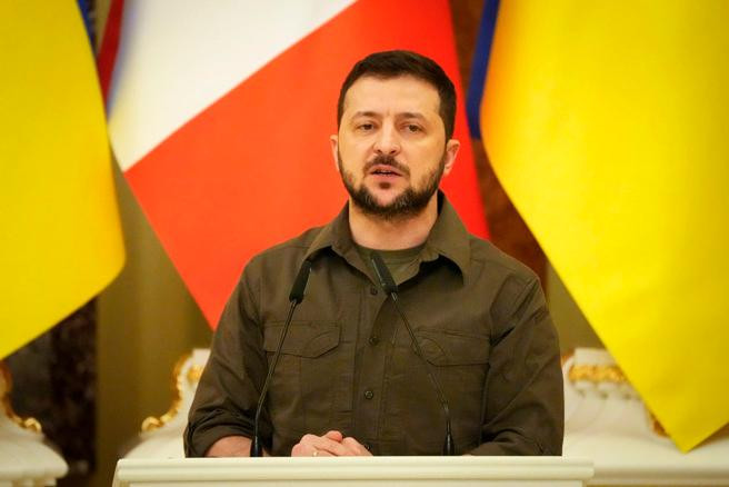 Phát biểu qua truyền hình tại Diễn đàn Kinh tế Thế giới, ông Zelensky kêu gọi quốc tế có các biện pháp trừng phạt mạnh hơn với Nga.