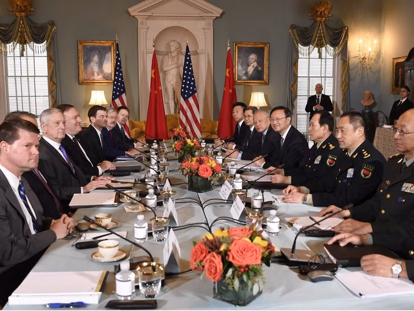 Cuộc đối thoại đề cập đến các vấn đề Triều Tiên, hạt nhân của Iran, Đài Loan, Biển Đông, nhân quyền của người Duy Ngô Nhĩ Tân Cương, quan hệ mậu dịch Mỹ - Trung và việc chuẩn bị cho cuộc gặp gỡ giữa hai lãnh đạo Donald Trump – Tập Cận Bình bên lề Hội nghị