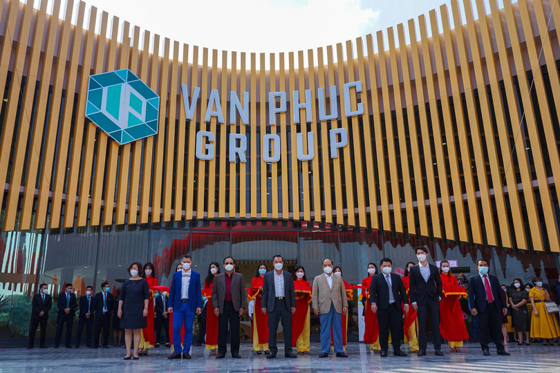 Lãnh đạo Van Phuc Group trong buổi khai trương Sales Gallery.