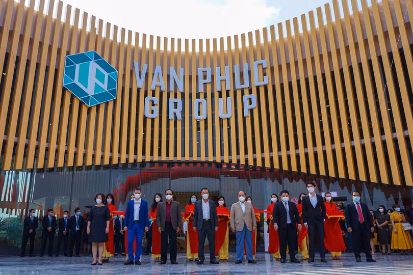 Lãnh đạo Van Phuc Group trong buổi khai trương Sales Gallery.