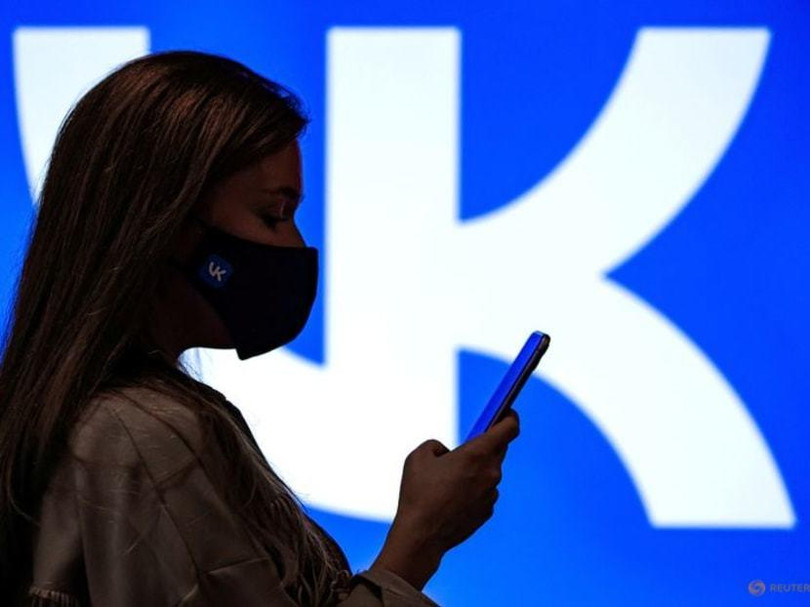 Một nhân viên của VKontakte tại trụ sở công ty ở Moscow, Nga. (Ảnh: Reuters)