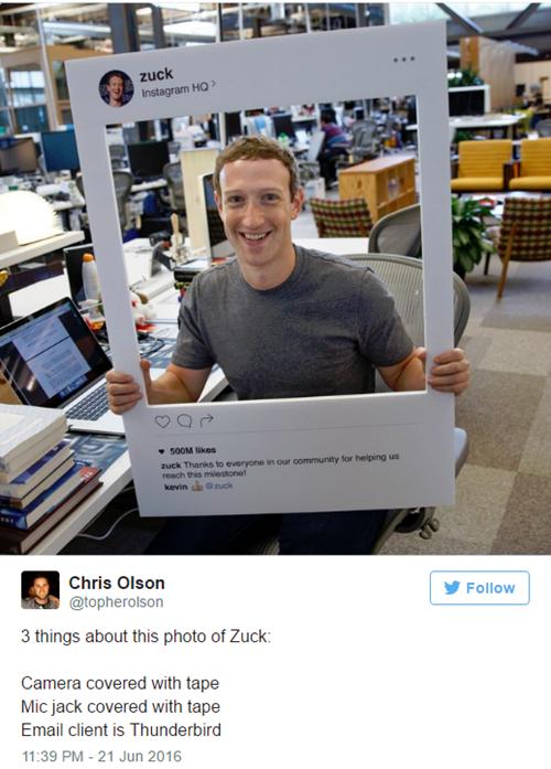 Mark Zuckerberg dùng băng keo che webcam và micro để tránh bị theo dõi.