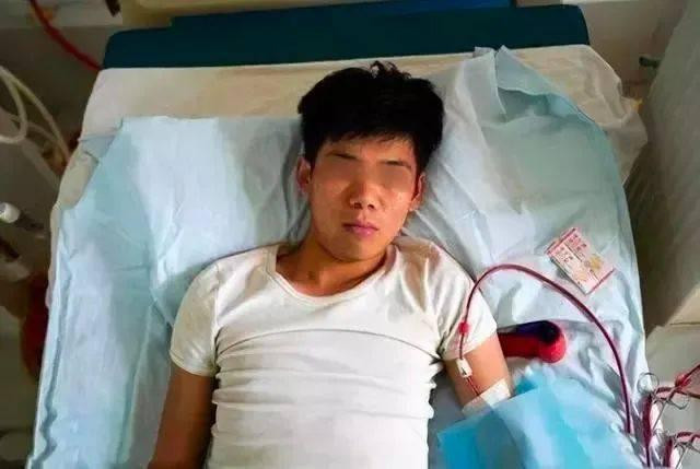 Xiao Wang phải nằm liệt giường nhiều năm.