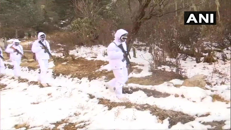 Lính Ấn Độ tuần tra ở khu vực biên giới (Ảnh ANI).