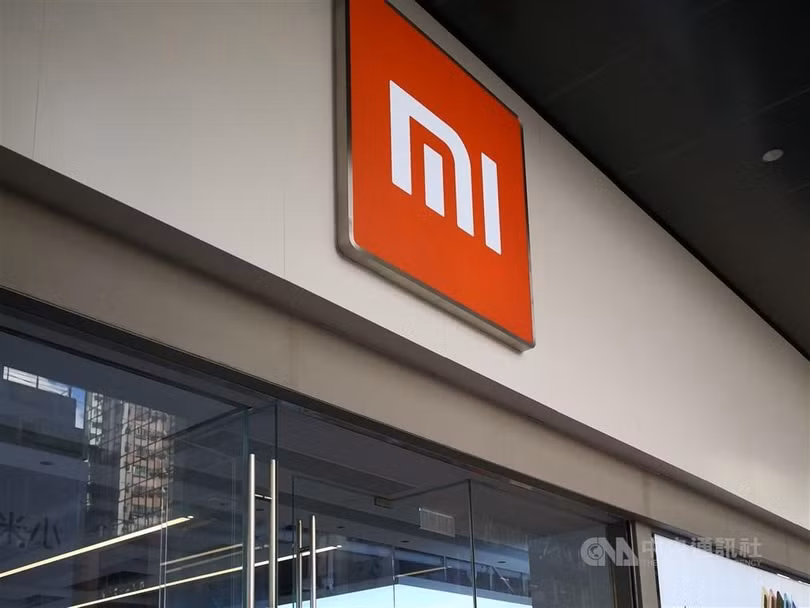 Hãng sản xuất điện thoại di động Xiaomi cũng bị đưa vào danh sách bị Lầu Năm Góc trừng phạt (Ảnh: CNA).