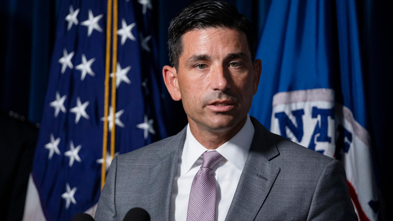 Giữa lúc tình hình "nước sôi lửa bỏng", quyền Bộ trưởng An ninh Nội địa Chad Wolf đột ngột tuyên bố từ chức (Ảnh: AP).