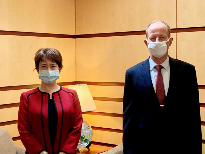 Cựu Trợ lý Ngoại trưởng David R. Stilwell và Đại diện Đài Loan tại Mỹ Tiêu Mỹ Cầm (Ảnh: Reuters). Cựu Trợ lý Ngoại trưởng David R. Stilwell và Đại diện Đài Loan tại Mỹ Tiêu Mỹ Cầm (Ảnh: Reuters).