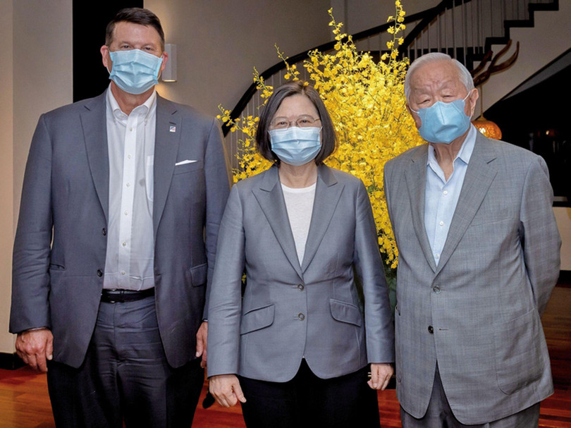 Bà Thái Anh Văn tiếp Thứ trưởng Ngoại giao Mỹ Keith Krach thăm Đài Loan hôm 18/9/2020 (Ảnh: Dwnews). Bà Thái Anh Văn tiếp Thứ trưởng Ngoại giao Mỹ Keith Krach thăm Đài Loan hôm 18/9/2020 (Ảnh: Dwnews).