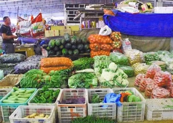 Giá rau củ quả ở Bắc Kinh đều tăng vọt do ảnh hưởng dịch bệnh (Ảnh: Dongfang).