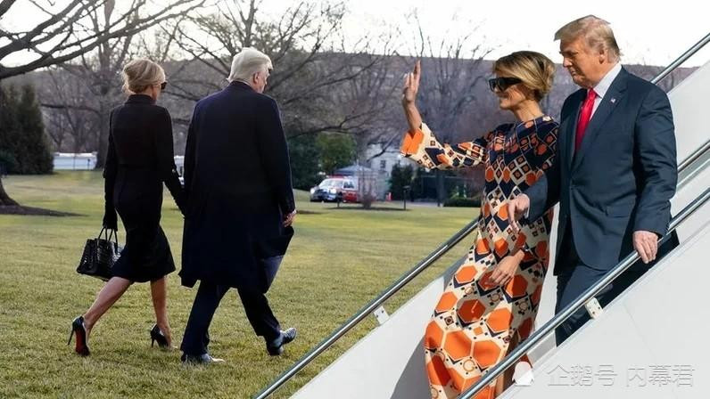 Những người ủng hộ ông Biden mang vợ chồng ông Trump ra so sánh, giễu cợt (Ảnh: Creader).