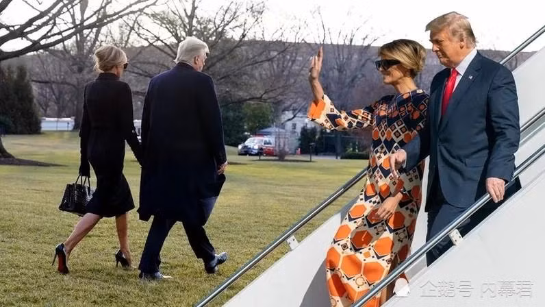 Những người ủng hộ ông Biden mang vợ chồng ông Trump ra so sánh, giễu cợt (Ảnh: Creader). Những người ủng hộ ông Biden mang vợ chồng ông Trump ra so sánh, giễu cợt (Ảnh: Creader).