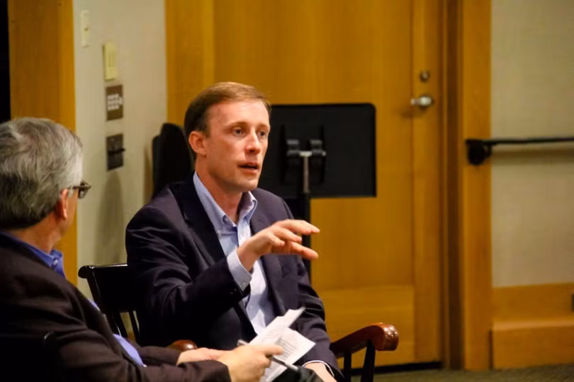 Ông Jake Sullivan nghi ngờ Trung Quốc che giấu thông tin về nguồn gốc SARS-CoV-2 (Ảnh: AP).