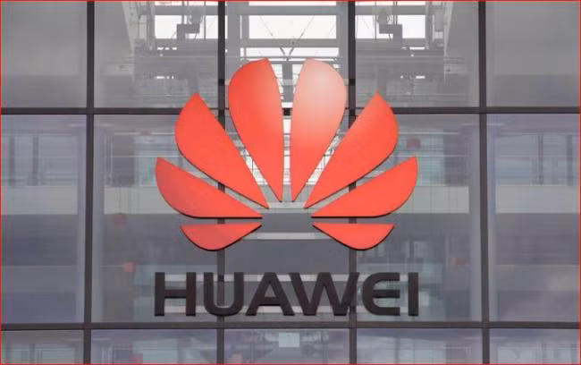 Huawei liên tiếp hứng chịu đòn trừng phạt của Mỹ (Ảnh: Creaders).