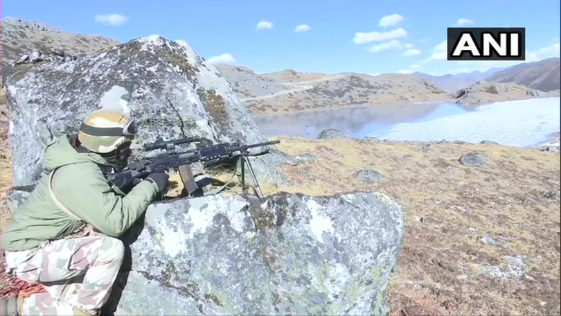 Lính Ấn Độ bố trí ở một chốt ở khu vực tranh chấp ven hồ Pangong (Ảnh: ANI).