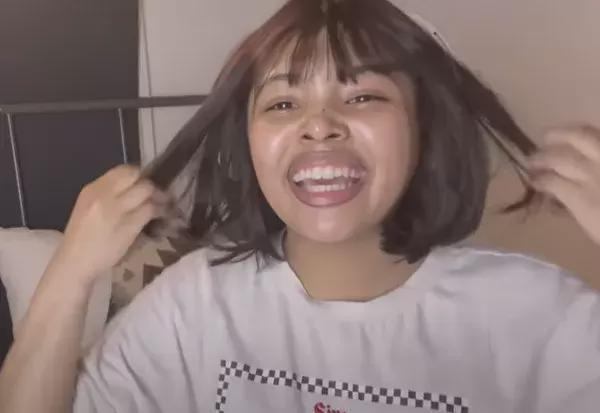 Gương mặt mộc của momo haha bên dưới lớp khẩu trang khiến nhiều người phải bất ngờ.