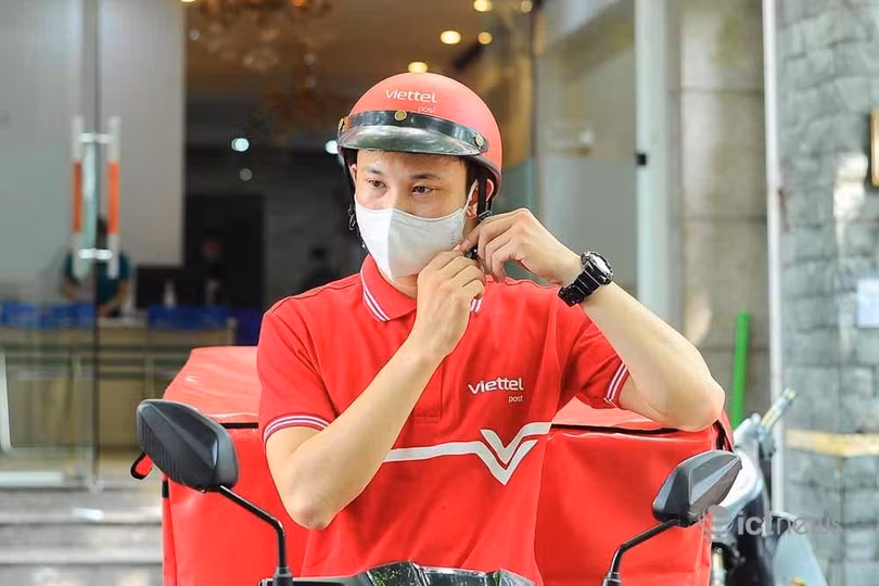 Hơn 4.000 bưu tá Vietnam Post và Viettel Post đã được cấp mã hoạt động trong thời gian giãn cách tại Hà Nội.