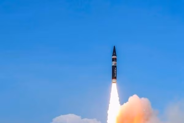 Tên lửa đạn đạo tầm trung Agni-P. Ảnh: Hindustan Times