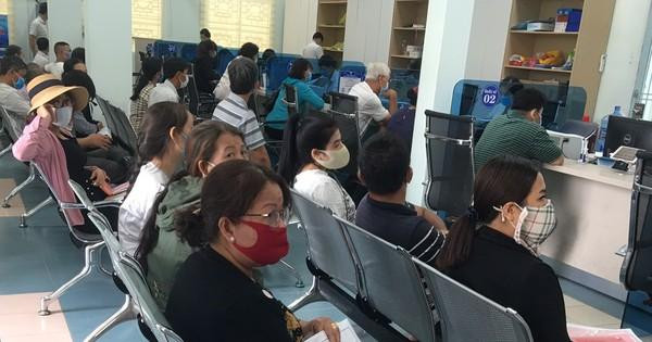 Người dân đến làm hồ sơ tại Trung tâm hành chính công Tây Ninh Người dân đến làm hồ sơ tại Trung tâm hành chính công Tây Ninh