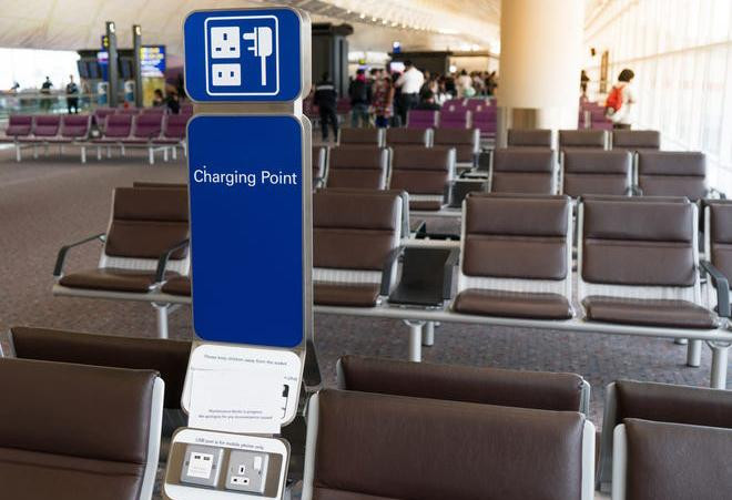 Sạc thiết bị di động ở nơi công cộng khá tiện lợi nhưng nguy cơ cao về bảo mật dữ liệu cá nhân Sạc thiết bị di động ở nơi công cộng khá tiện lợi nhưng nguy cơ cao về bảo mật dữ liệu cá nhân