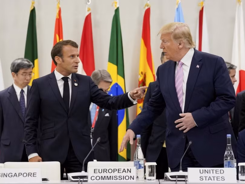 Tổng thống Pháp Emmanuel Macron phê phán hành động của Mỹ bỏ rơi đồng minh và cho rằng hiện NATO đã trong tình trạng "chết não".