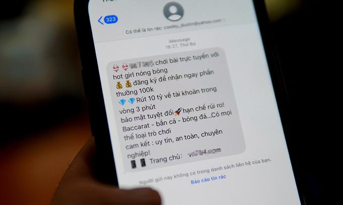 Tin nhắn rác quảng cáo web đánh bạc, được gửi đến người dùng iPhone tại Việt Nam. Ảnh: Lưu Quý