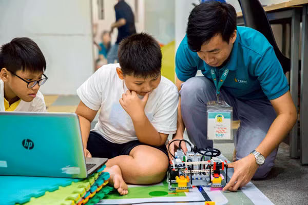Học lập trình robotic từ tiểu học để trở thành công dân số