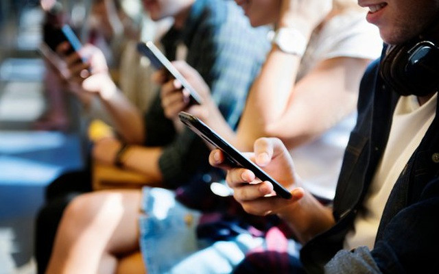 Trung bình mỗi người sẽ dành ra 9 năm trong đời để sử dụng smartphone (Ảnh minh họa) Trung bình mỗi người sẽ dành ra 9 năm trong đời để sử dụng smartphone (Ảnh minh họa)