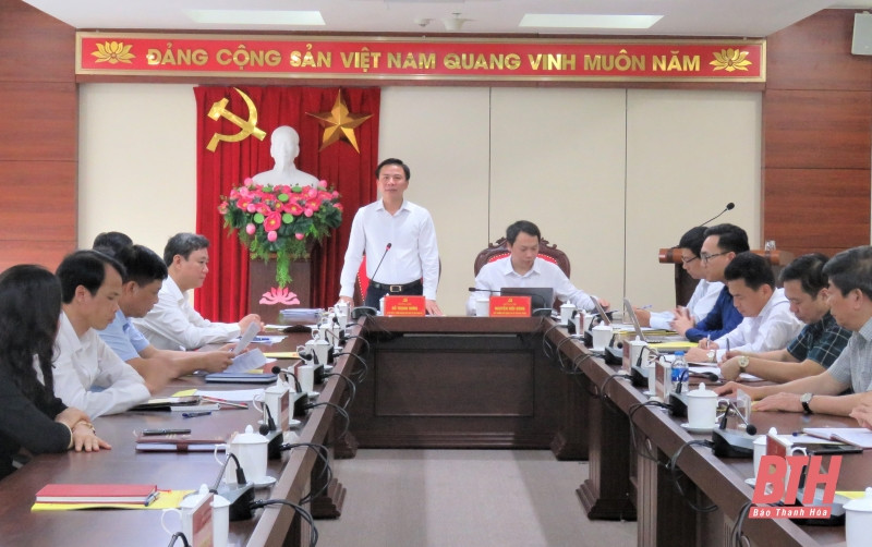 Đồng chí Đỗ Trọng Hưng, Bí thư Tỉnh ủy, Trưởng đoàn ĐBQH tỉnh Thanh Hóa phát biểu tại buổi làm việc.