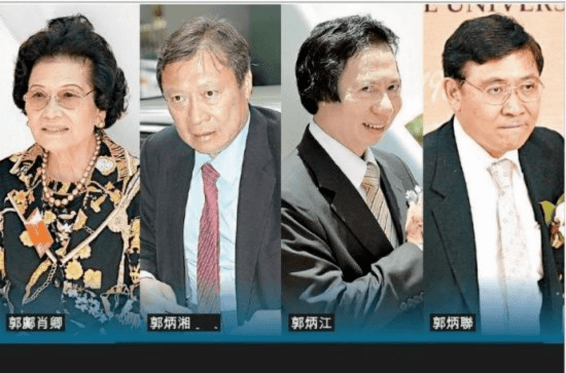 Ba Quang va ba con trai.png