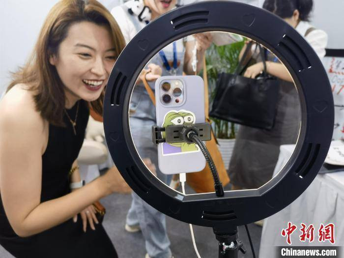 livestream ban hang.jpeg