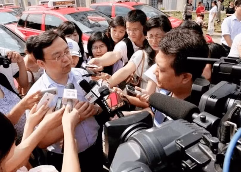 Vuong truyen phuc trong vong vay nha bao.png