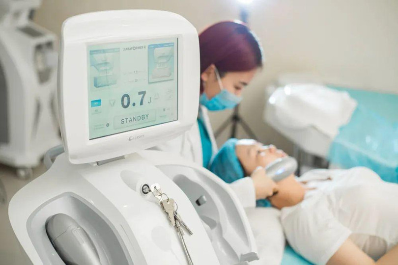 Trương Sài Vi trở thành "con nợ" của các nền tảng cho vay tín dụng vì phẫu thuật thẩm mỹ. Ảnh: QQ Trương Sài Vi trở thành "con nợ" của các nền tảng cho vay tín dụng vì phẫu thuật thẩm mỹ. Ảnh: QQ