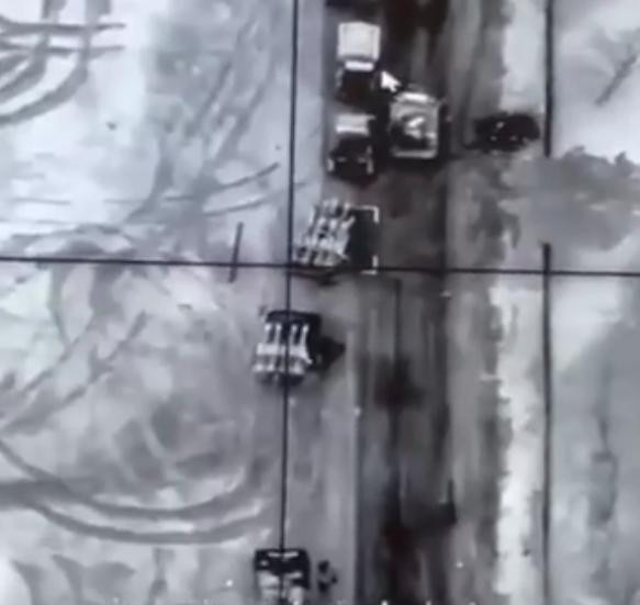 Dàn tên lửa Buk của Nga bị UAV TB-2 Bayraktar Ukraine khóa mục tiêu trước khi tấn công (Ảnh: Sohu).