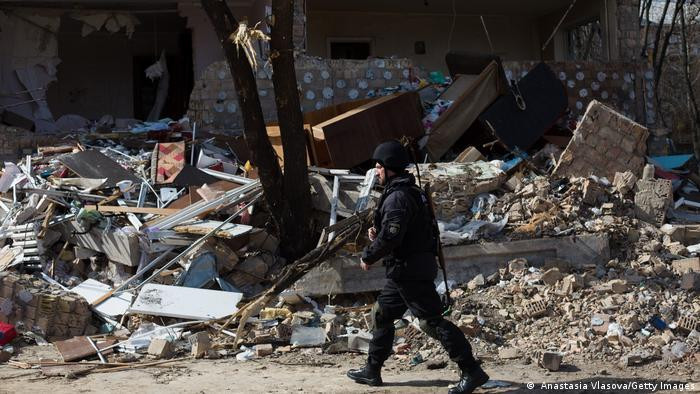 Thành phố Kiev bị tàn phá nặng nề sau 1 tháng chiến tranh (Ảnh: Getty).