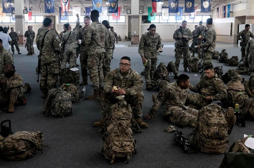 Các "lính tình nguyện" Mỹ đang chờ chuẩn bị lên đường tới Ukraine (Ảnh: Reuters). Các "lính tình nguyện" Mỹ đang chờ chuẩn bị lên đường tới Ukraine (Ảnh: Reuters).