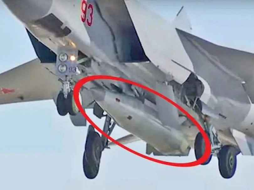 Kinzhal trên máy bay tiêm kích MiG-31.
