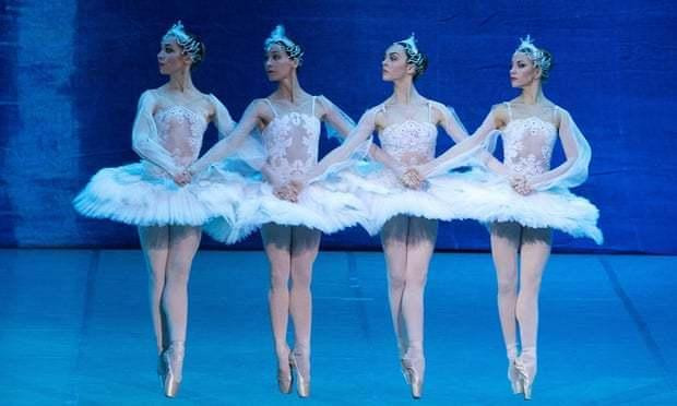 Vở ballet kinh điển "Hồ Thiên Nga" của đoàn Ballet Russes (Ảnh: Sohu).