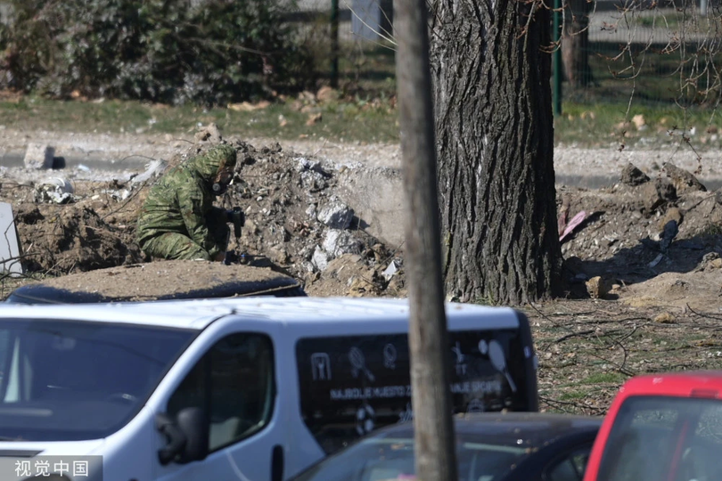 Nhân viên kỹ thuật đo mức độ phóng xạ tại nơi máy bay rơi (Ảnh: VCG). Nhân viên kỹ thuật đo mức độ phóng xạ tại nơi máy bay rơi (Ảnh: VCG).