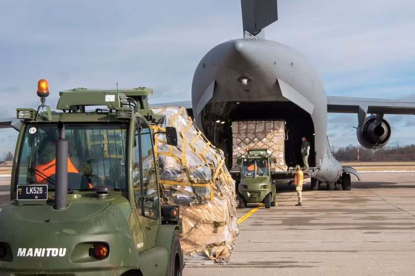 Thời kì cao điễm mỗi ngày có 17 chuyến máy bay chở vũ khí, vật tư viện trợ Ukraine được hạ cánh tại sân bay bí mật (Ảnh: Chinatimes).